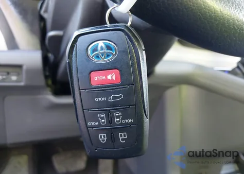 2021 Toyota Sienna Xle z USA, uszkodzony, nr VIN 5TDYRKEC3MS008734